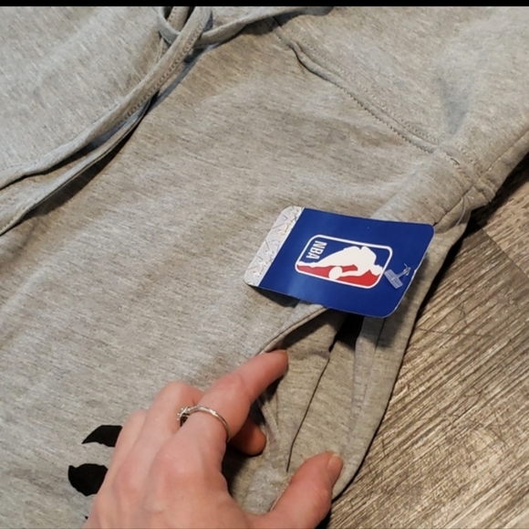 NBA Sports capris - Picture 3 of 3